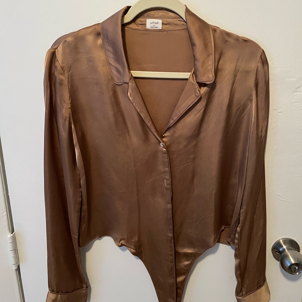 Aritzia caramel silk button down